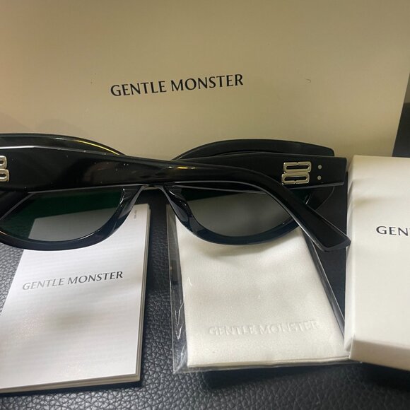 Gentle Monster Black Oval Sunglasses Gold Logo Chic It-Girl Style main image 10